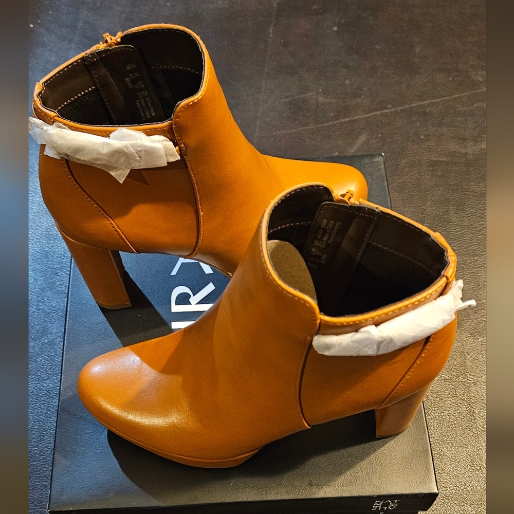 Naturalizer Tawny Berri  boot size 7